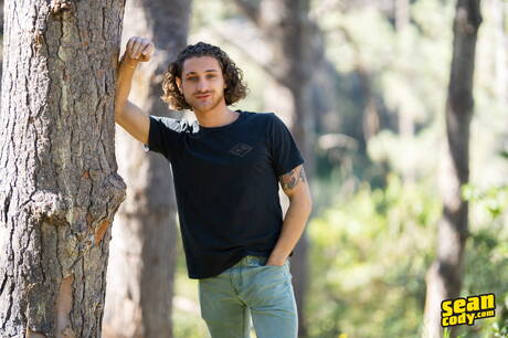 Superstud Guido en gespierde David Handful hebben goede seks in de buitenlucht