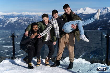 Młody Amerykanin Jake Preston i twardziel Braxton Cruz w czarno-białym seksie przy basenie