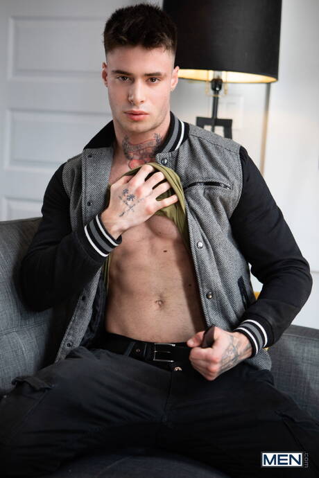 Men: Hot William Seed, Joey Mills and Bruce Huxley in threesome fuck action in bathroom