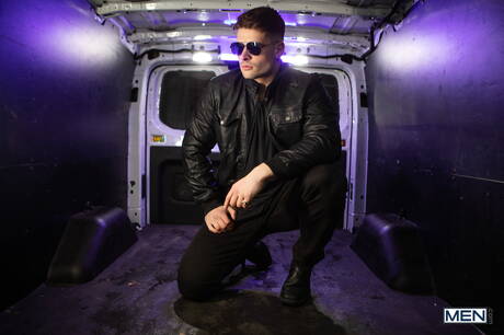 El culturista canadiense Malik Delgaty y la nutria francesa Olivier Robert tienen un buen sexo