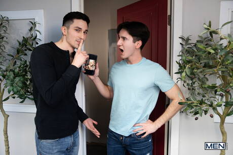 Amerikaanse knappe Kane Fox en knappe Caleb Manning in een hete kontneuken