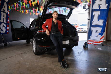 Due ragazzi americani si scontrano con Dom King e il giovane Sam Ledger in un