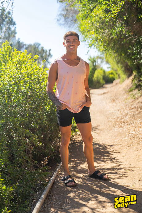 Sean Cody: Well-built Devy and beefcake Phoenix fuck after dick sucking outdoor