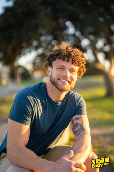 Superhengst Sean und Superhengst Kyle haben draußen eine heiße Paarszene