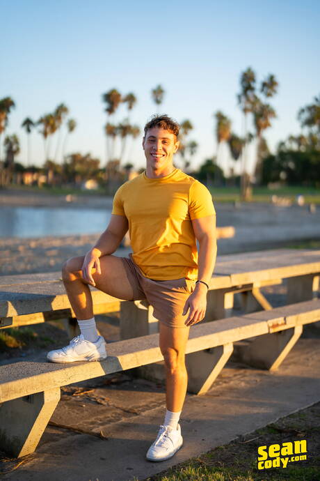 Superhengst Sean und Superhengst Kyle haben draußen eine heiße Paarszene