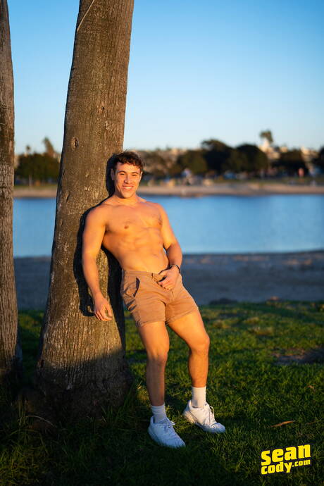 Superhengst Sean und Superhengst Kyle haben draußen eine heiße Paarszene