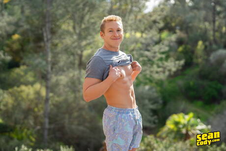 Sean Cody: Superstud Robbie and beefy Grayson have a good sex outside