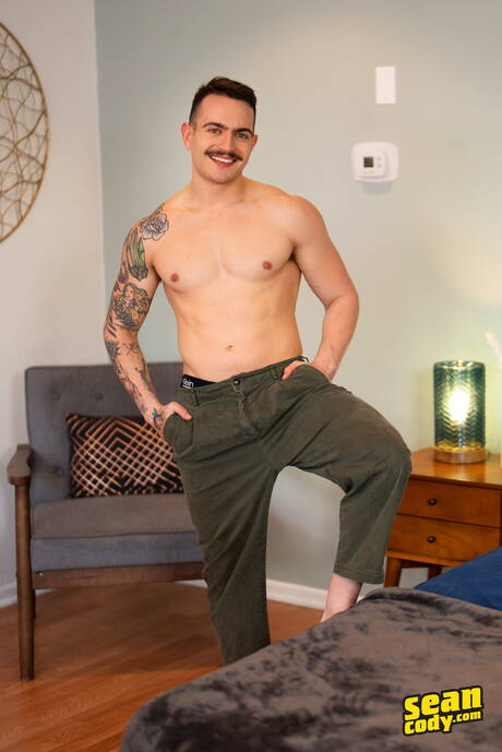 Superstud Brysen and muscular Guido fuck ass after sucking dick