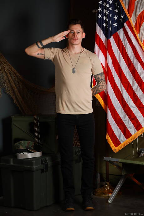 O garanhão americano peludo Andrew Miller e o supergaranhão Cam Steele transando