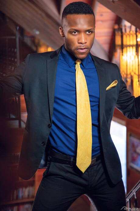 O forte negro Andre Donovan e o durão britânico Michael Boston fazem sexo interracial quente ao ar livre