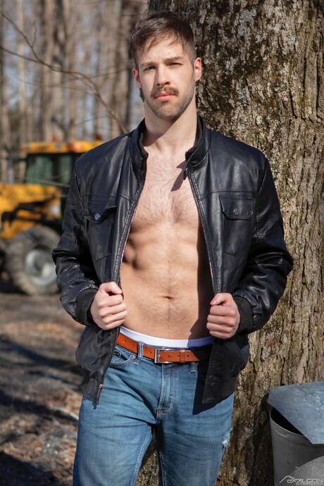 Latino muscular Kenzo Alvarez and well-built Upton Sterling in hot homosexual action outside