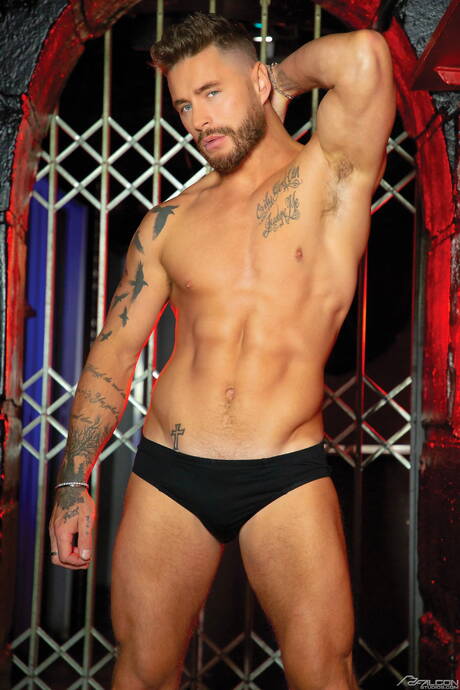 Engelse knappe kerel Josh Moore en Ierse husky kerel Dean Young hebben een hete seksdate