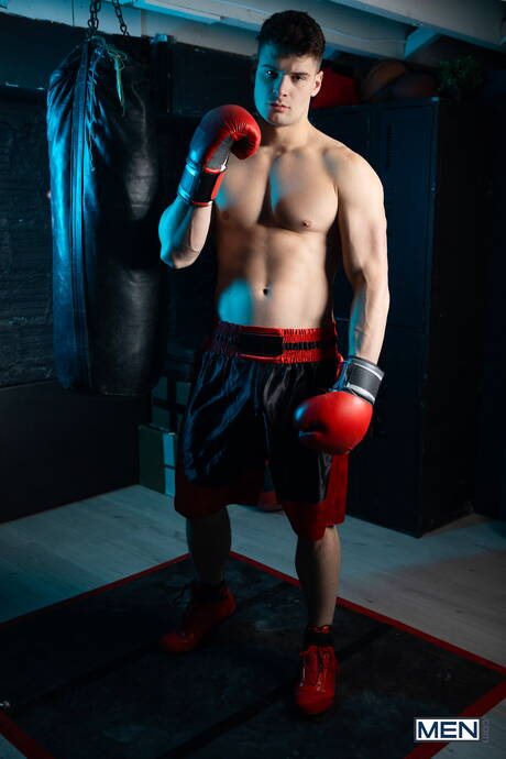 Canadian bull Malik Delgaty and latin muscular Presley Scott sucking and screwing each other