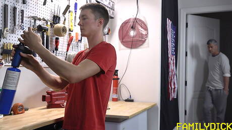 Family Dick: American stud President Oaks and canadian beautiful boy Peter Pounder have a hot couple scene