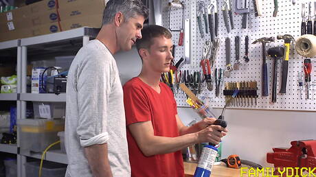 American stud President Oaks and canadian beautiful boy Peter Pounder have a hot couple scene