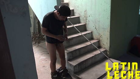 Knappe Bruno en gespierde Eloy in hete anale seks