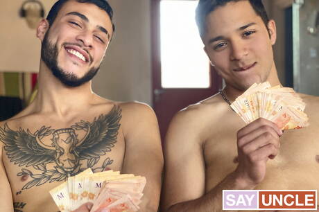 マッチョなガスと筋肉質なイエスが熱い同性愛シーンで共演