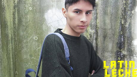 Der kräftige Lateinamerikaner Damon wird nach dem Blowjob gefickt