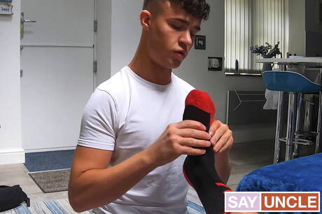 Family Dick: Husky guy James Keresford and british hunky guy Kendrick Thomas have a good oral sex