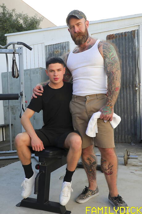 Family Dick: Two american boys mature bear Jack Dixon and beautiful boy Dylan Hayes have a hot sex outside