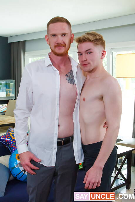 Family Dick: Two american dudes muscular Brody Kayman and hot twink Zacc Andrews in hard anal sex