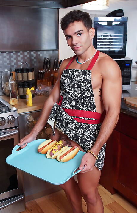 Family Dick: Il simpatico ragazzo americano Jack Waters e il duro Damian Night si scopano il culo dopo un pompino in cucina