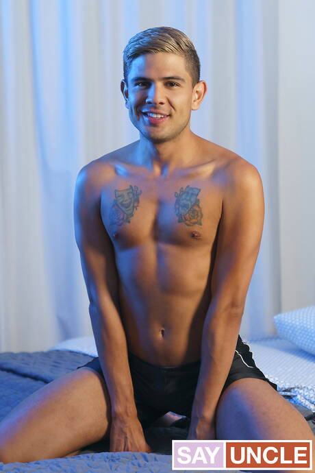 Dad Creep: 哥斯大黎加肌肉男亞歷克斯·蒙特內格羅和拉丁帥哥洛基·瓦拉塔互相撞擊