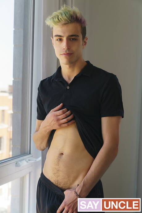 カナダのスタッド、マヌエル・スカイとショーンピークが愛し合う