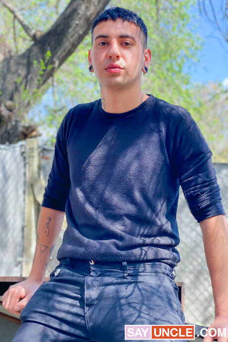 Nasty boys Leo Blue, Dimitri Star and Luca Libra have a good 3some sex outdoor