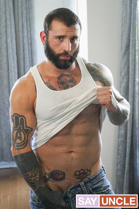 Dad Creep: Canadian strongman Collin Lust and canadian bear Markus Kage sucking and fucking each other