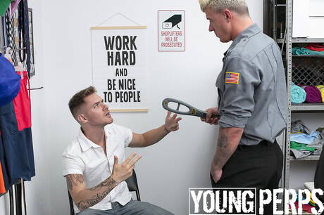 Netter amerikanischer Kerl Jj Knight und junger Kerl Zak Bishop beim harten Analsex