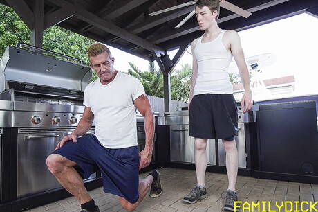 Sexy Amerikanen, sterke man Matthew Figata en jonge Julian Waits in hete homoseksuele actie buiten