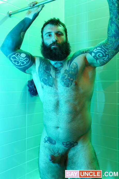 Dad Creep: Costa rican stud Alex Montenegro and canadian gay bear Markus Kage have a good sex