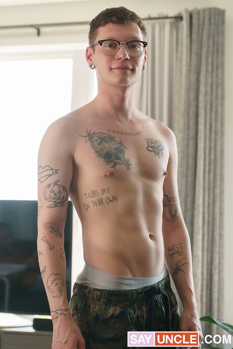 Dad Creep: Canadian husky guy Manuel Skye and canadian young boy Marco Bianchi sucking and fucking each other in bathroom