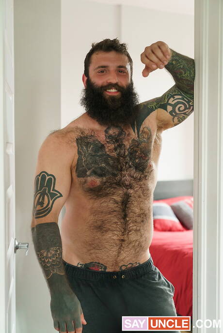 Dad Creep: Canadian mature bear Markus Kage and canadian stud Brent North in hot homosexual scene outside