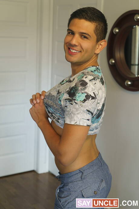 Der Costa-Ricaner Alex Montenegro und der französische Gay-Bär Teddy Torres haben guten Sex in der Badewanne