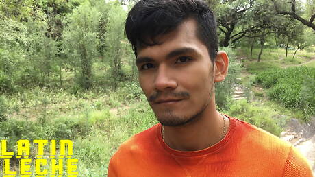 Latino well-built Josue fuck after blowjob outdoor