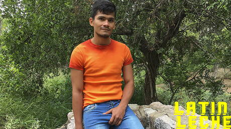 Latino well-built Josue fuck after blowjob outdoor