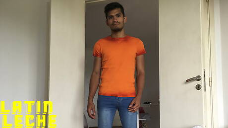 Latino well-built Josue fuck after blowjob outdoor