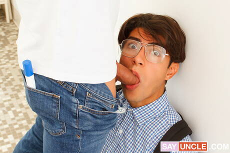 Pretty american boys hunk Alfonso Osnaya and well-built Vincent Oreilly fuck after blowjob in bath