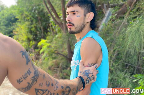 Tough guy Alberto Chimal and hunky guy Vinni Star sucking and screwing each other outside