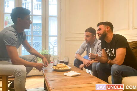 Latin Leche: Os caras safados Jonas Matt, Felipe e Rodrigo El Santo se chupando e fodendo