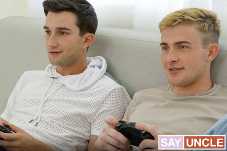 Brother Crush: American pornstars twink Braden Taylor and pretty boy Kai Masters have a hot couple sex