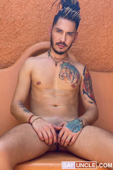 Hete hengst Marco en aantrekkelijke jongen Ken neuken elkaar buiten