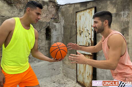 Latin Leche: Muscular Faisul and muscular Liam have a hot couple scene outdoor