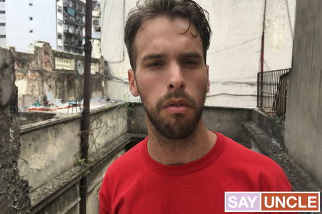 Le beau garçon latin Willy dans une scène de succion de bite à l