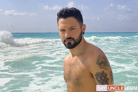 Hunky guy Igor Lucios and superstud Rob Campos have a hot sex after beach walk