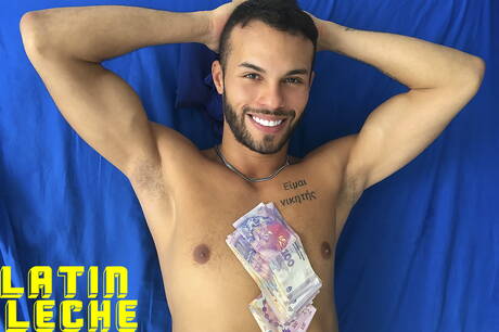 Il super stallone latino Abe si fa scopare dopo un pompino