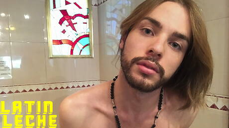 Latin Leche: Tough guy Felix and well-built Homa in blowjob scene outdoor