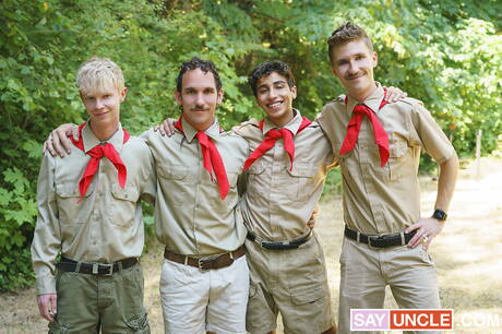 ゲイブ・ブラッドショー、グレッグ、コルトン・マッケオン、ドリューが屋外で熱いフェラとファックシーンを披露